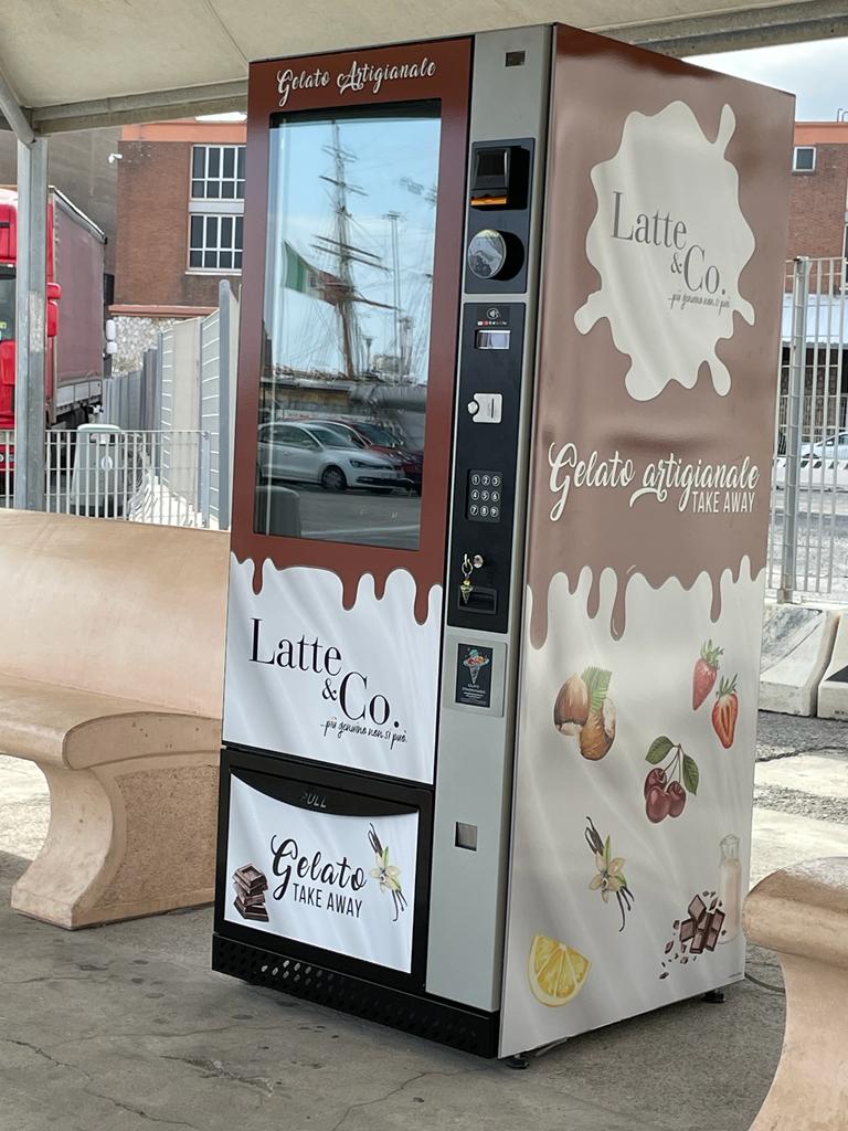 Installazione distributore di gelato, la terza in Italia
